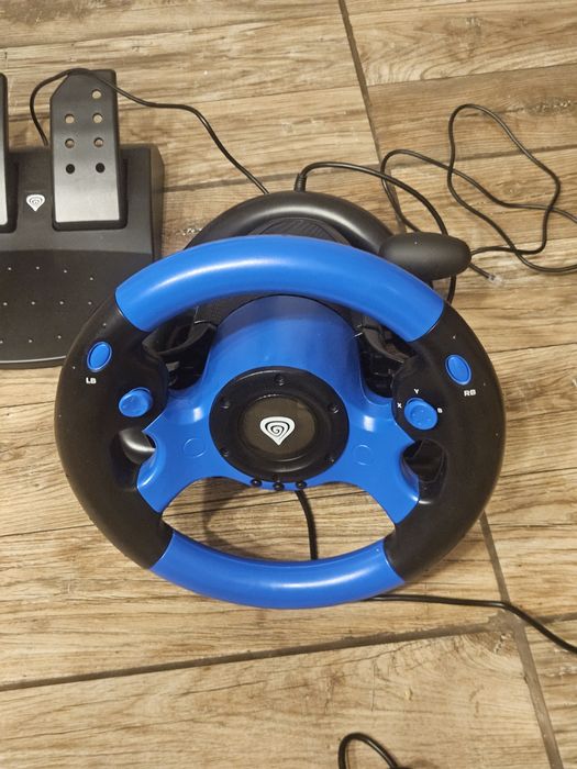 Продавам волан с педали Genesis Seaborg 350