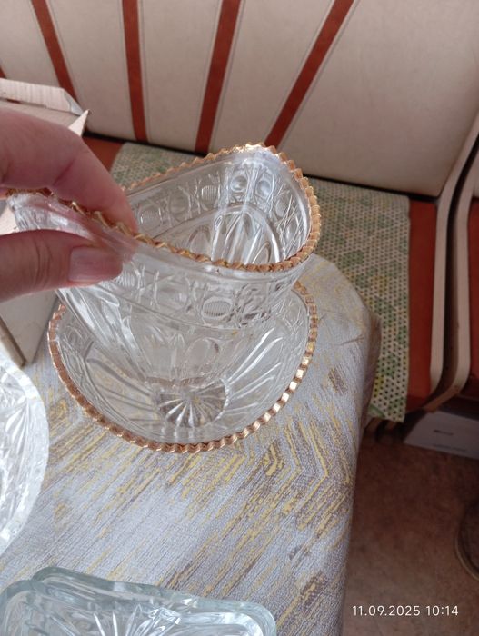 Продам вазочки для конфет и салатов,рюмочки