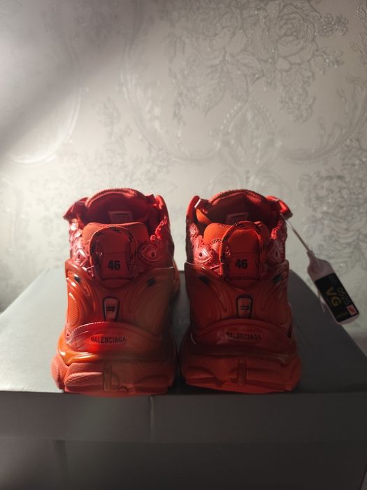 Balenciaga runner red