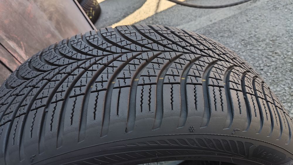 1брой всесезонна гума 225/50/17 GoodYear Vector 4 Season