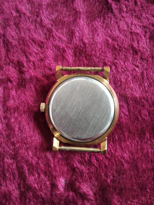 Qo‘l soat sotiladi