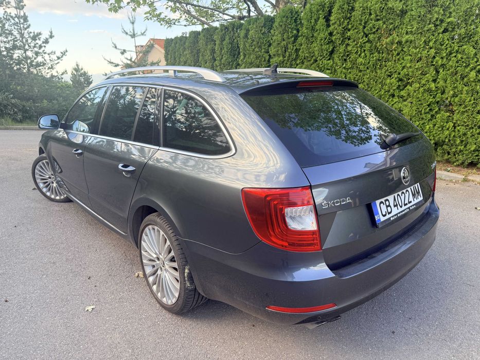 Skoda Superb Combi 4x4  ГАРАЖНА