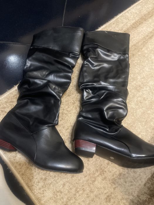 Много меки и удобни ботуши чисто нови 40 номер