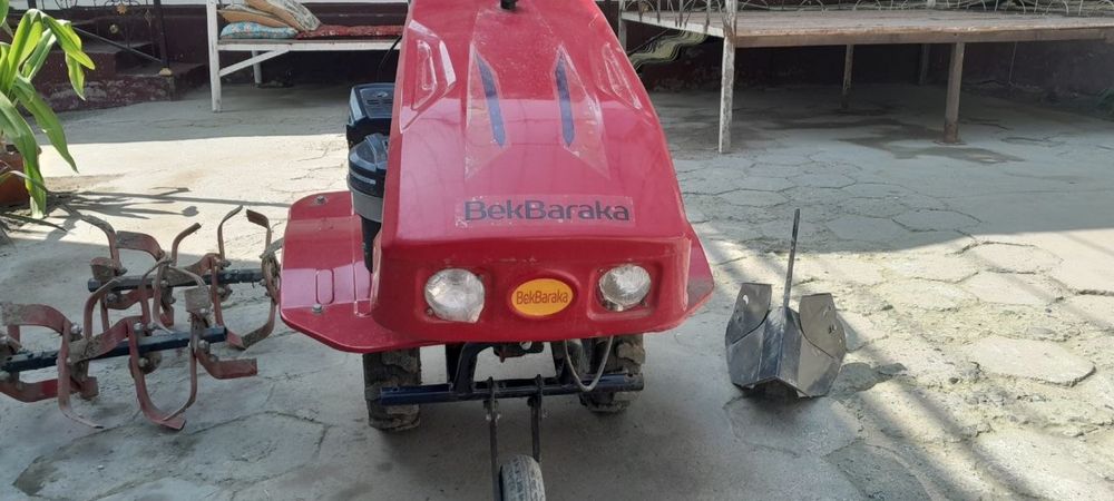 Mini traktor sotuvda