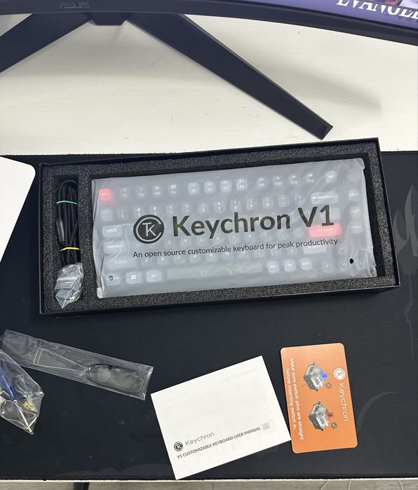 Tastatura keychron v1 mecanica cu knob + coiled cable