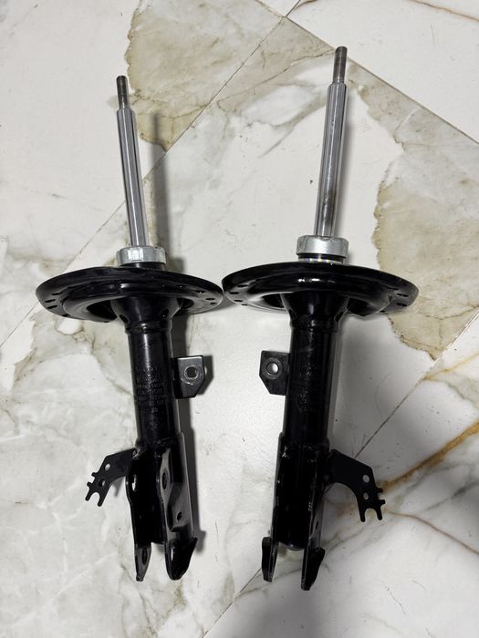 Амортиз с чашками камри 50se