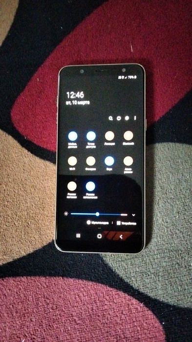 Продам телефон самсунг J8+