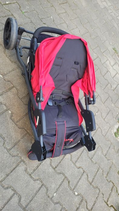 Carucior rosu pentru fetite