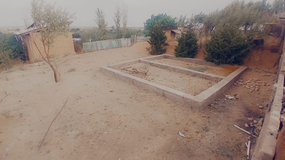 Yer sotiladi 6 sotih dacha uchun.