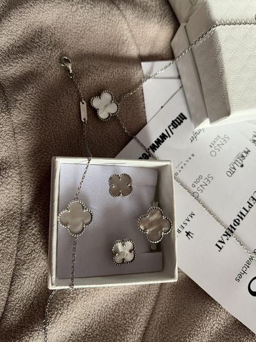 Сребърни обеци и сребърно колие