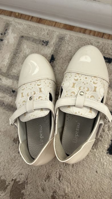 Отдам даром обувь