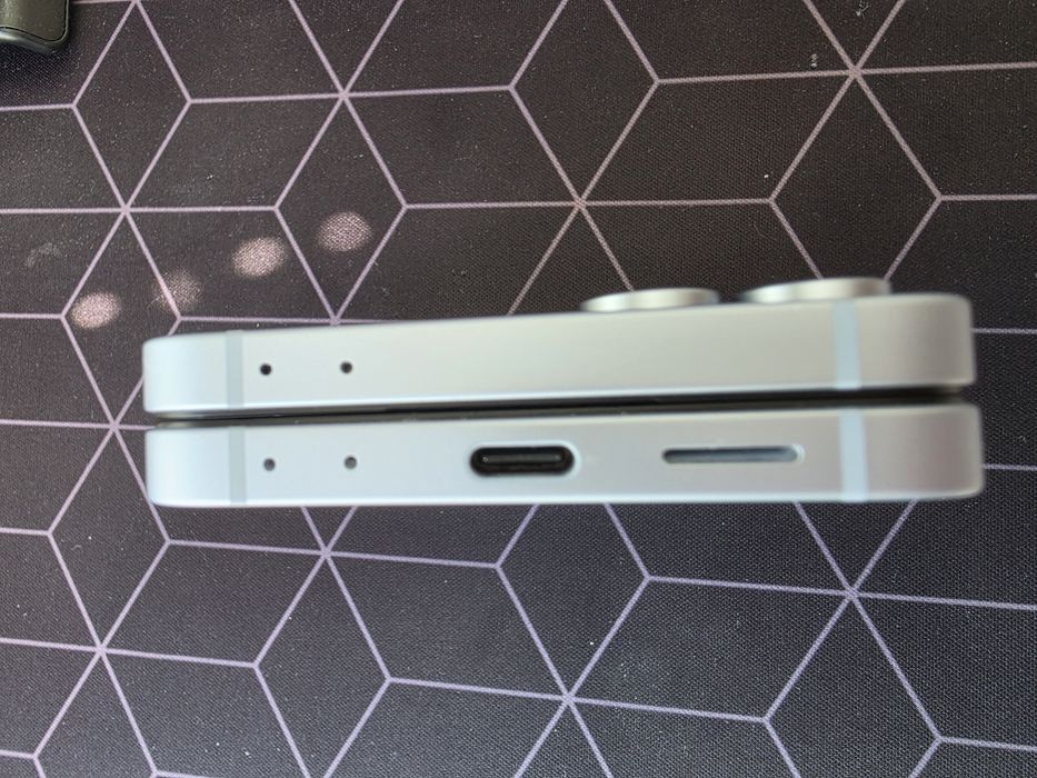 Продавам Samsung Z Flip 6