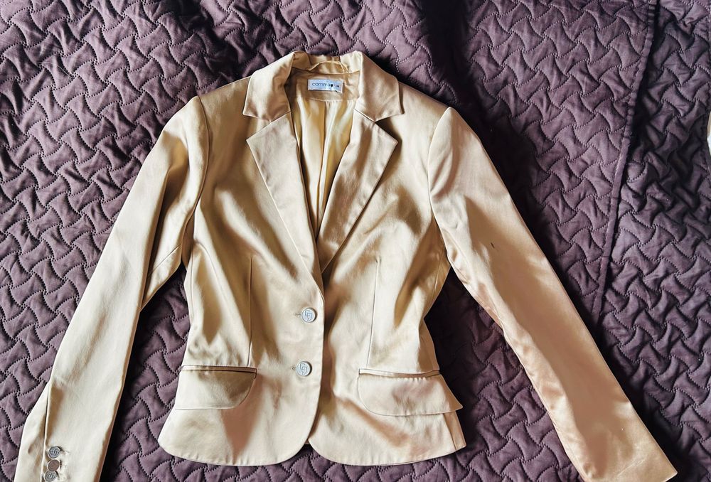 ВТАЛЕНО Сако/златист