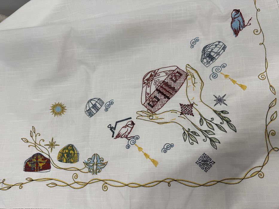 Скатерть с вышивкой