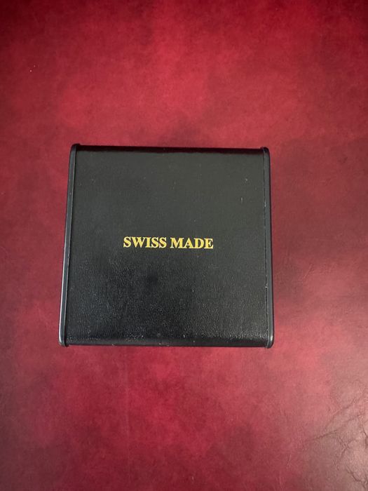Чисто нов швейцарски часовник