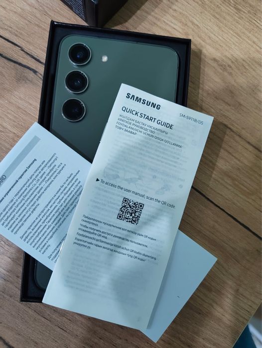 Samsung S23 в зеленом цвете 256 гб.