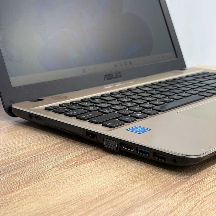 ASUS X541 / Intel Celeron N3350 / 2 GB / SSD 128 GB