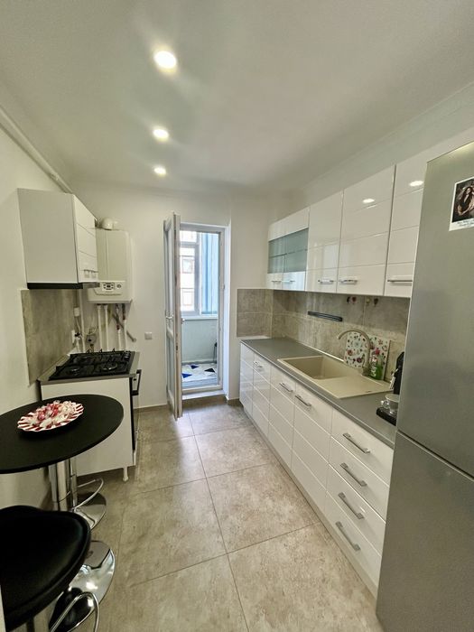 Vând apartament 3 camere – spațios, compartimentare excelentă, 2 băi și 2 balcoane închise . Avangarde City