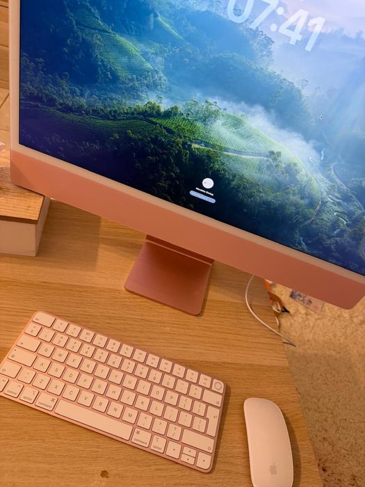 Apple iMac 24” M3 Retina 4.5K 8GB/256GB + Tastatură & Mouse