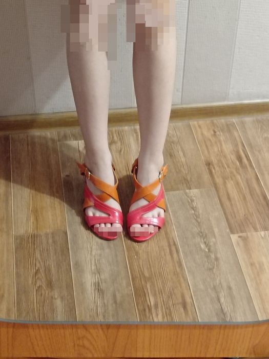 Босоножки коралловые