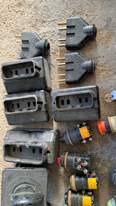 трифазни контакти и ключове