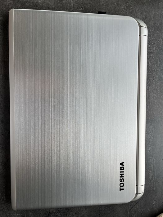 Лаптоп Toshiba Satellite E45