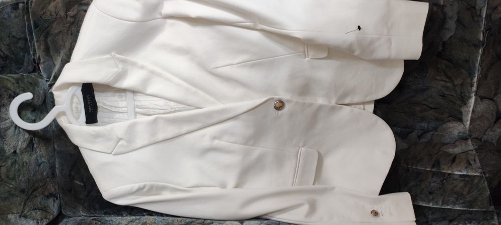 ZARA костюм за 180 000