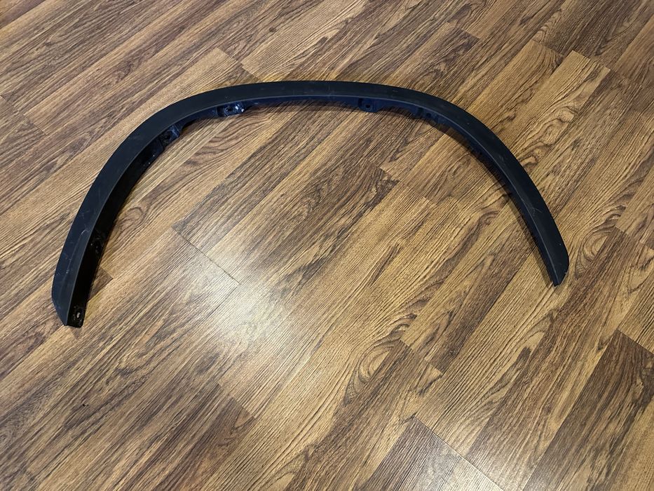 Накладка па перднее правое крыло Toyota Highlanger 70/75