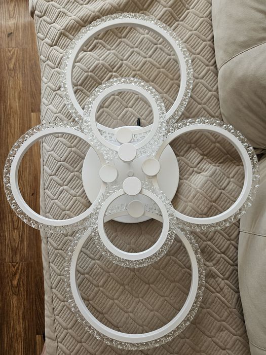 Продам люстру LED