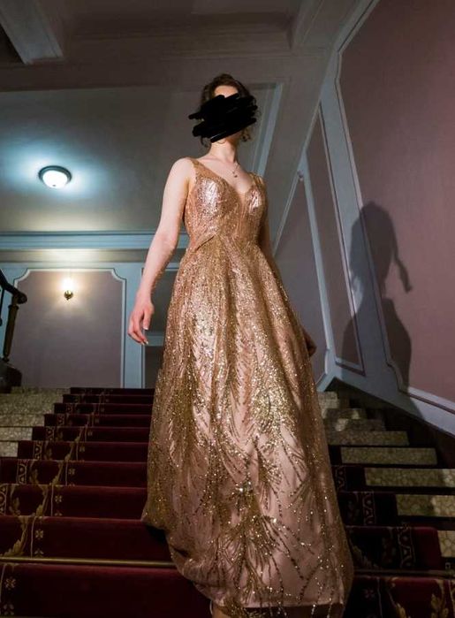 Бална рокля, носена само веднъж в перфектно състояние