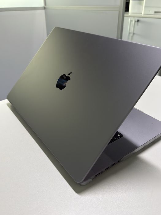 macbook pro m1 max - Laptopuri oferte online | OLX.ro