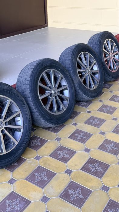 Продается диски шинами  215/60 R16