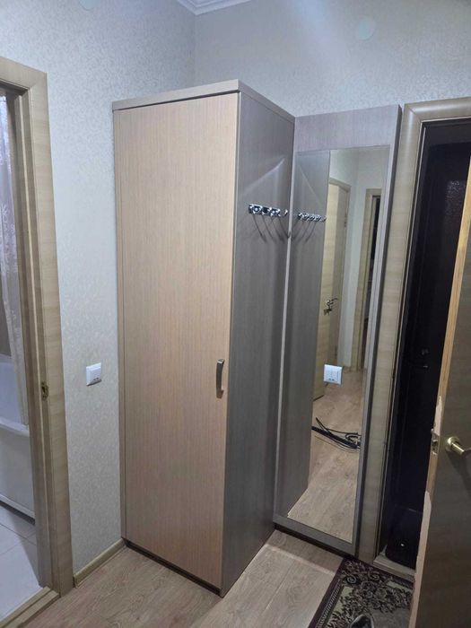 Продам Шкаф в прихожую.