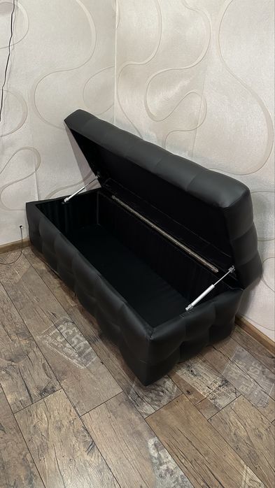 Пуфик с нишей для хранения