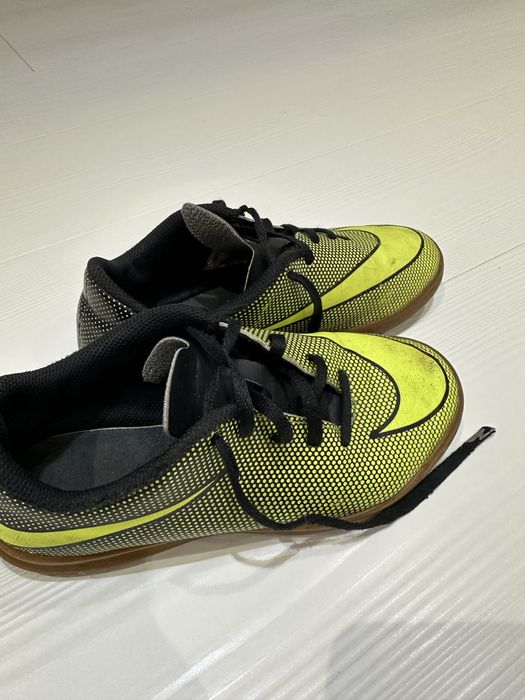 Nike детски обувки за зала размер 36