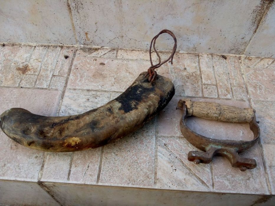 Стар рог и дръжка от ютия