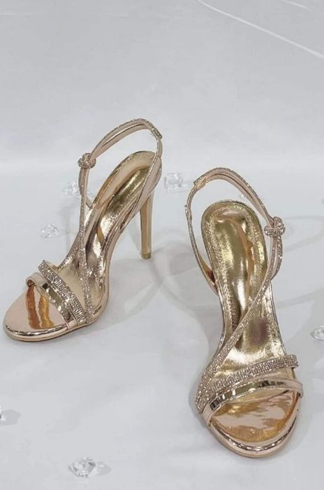 Vând sandale elegante nr 38