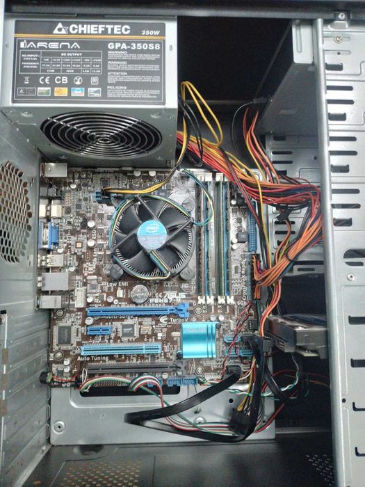 Четириядрен настолен компютър с Intel i5-3470, 12GB DDR3 RAM, 500GB HDD, HDMI