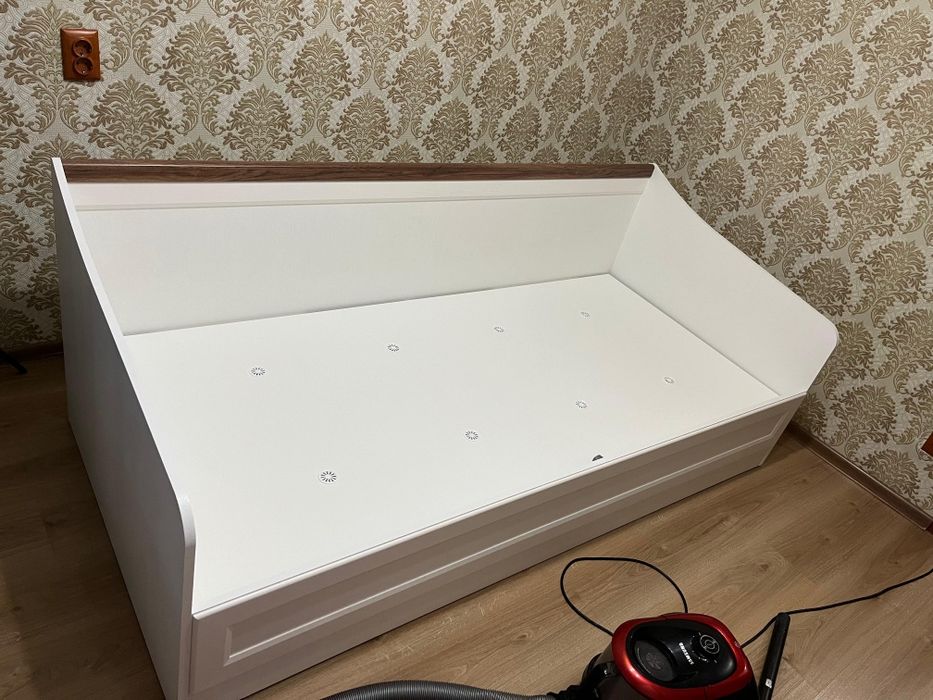 Продаются кровать 200×90