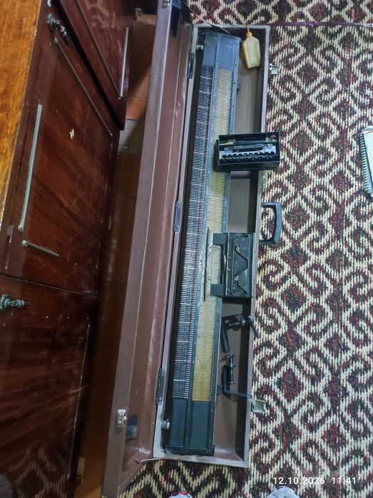 Продается вязальная машинка нива 2