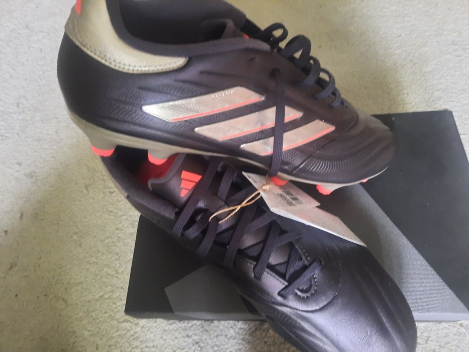 Чисто нови бутонки Адидас