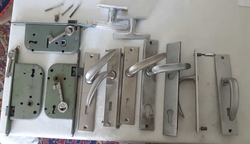 Продавам брави с дръжки на бройка