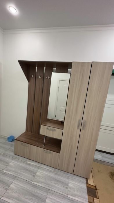 Продам прихожую.