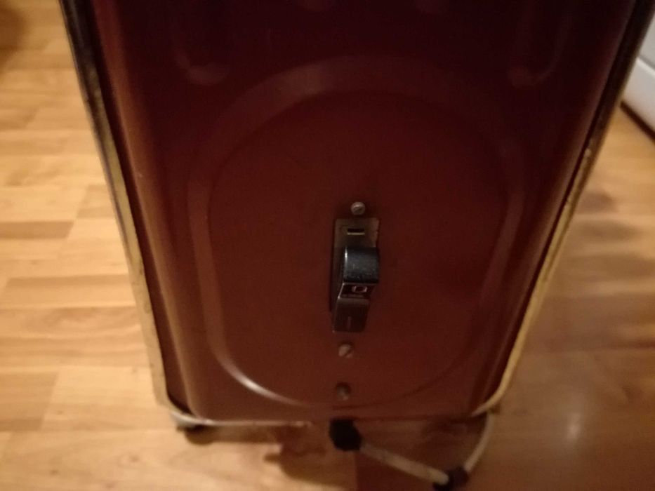 продавам радиатор СМЯДОВО - 2.5 киловата, от 1976 г в добро състояние