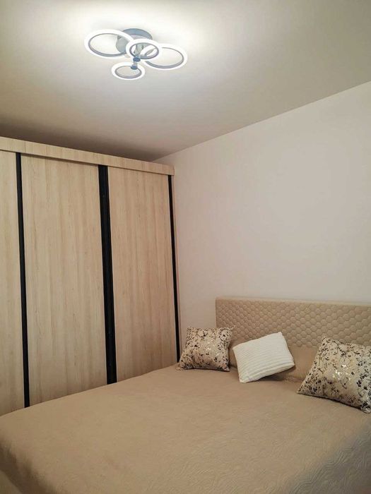 Închiriez apartament