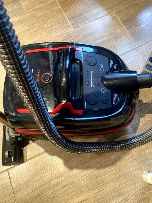 Aspirator profesional cu spalare Bosch BWD421PRO, Filtru Hepa, ca NOU