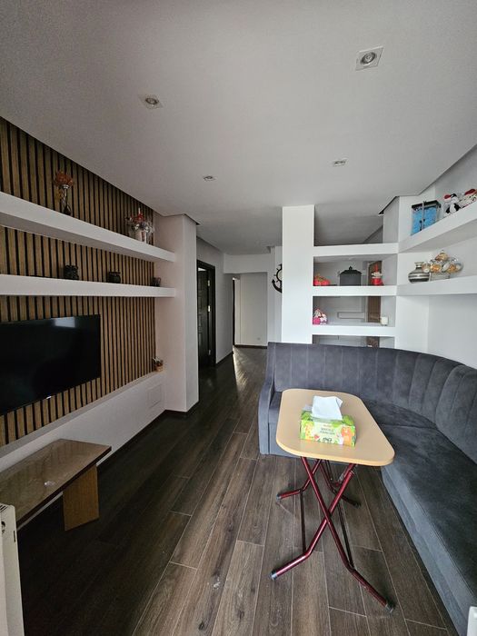 Vând apartament Tudor Vladimirescu cu loc de parcare