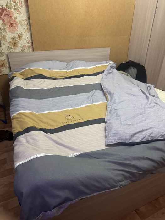 Двуспальная кровать