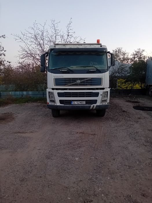 Vind Autobasculanta Volvo 460  8x4