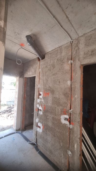 Electrician, instalatii electrice la case, ap. si spatii comerciale